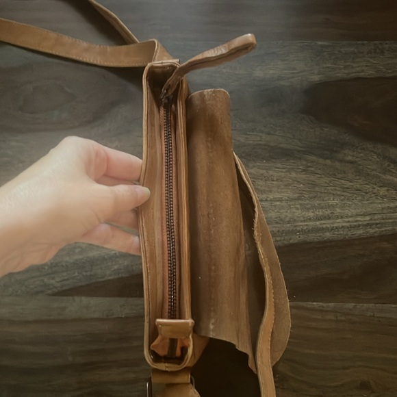 Dudu Caramel Tan Leather Crossbody Bag - Picture 7 of 12